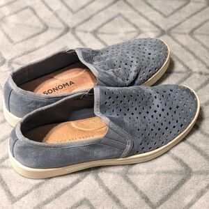 Sonoma Shoes Womens Perforated Casual Loafers in Blue- size 6.5